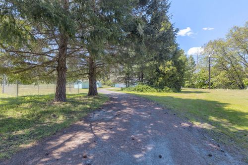 637 Covered Bridge Road, Rogue River, OR, 97537 | Card Image