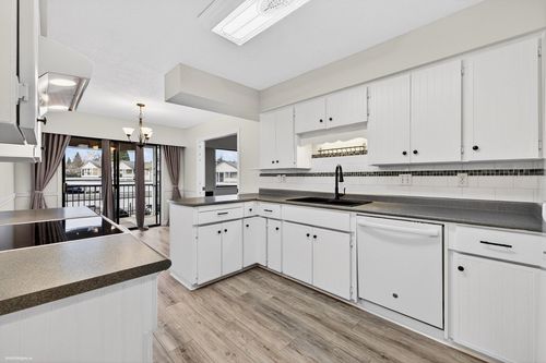 61-32959 George Ferguson Way, Abbotsford, BC, V2S7W9 | Card Image