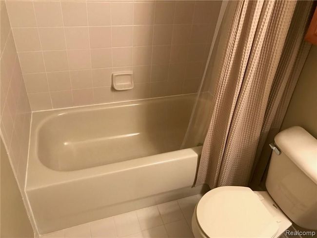 27208 Chesapeake Cir, Condo with 2 bedrooms, 2 bathrooms and null parking in Commerce Twp MI | Image 11