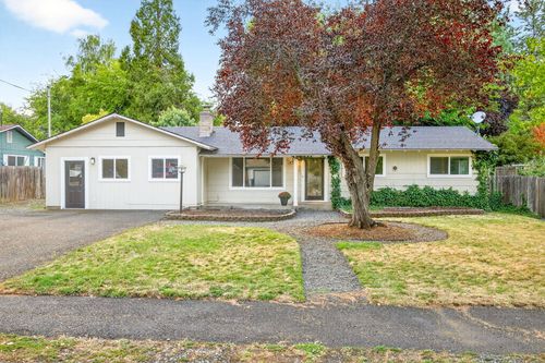 630 Beverly Way, Jacksonville, OR, 97530-9009 | Card Image