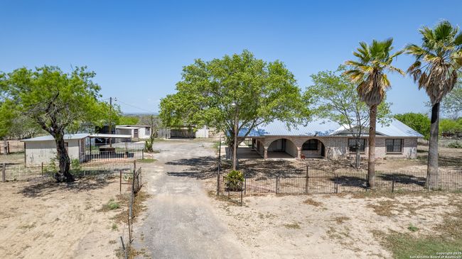 1390 Windmill Rd, House other with 2 bedrooms, 2 bathrooms and null parking in Uvalde TX | Image 47