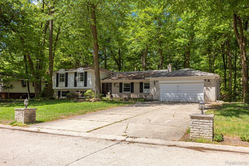 21257 Woodfarm Dr, Northville, MI, 48167-8965 | Card Image