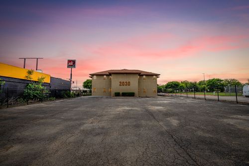 2030 S Las Vegas Trl, White Settlement, TX, 76108-3360 | Card Image