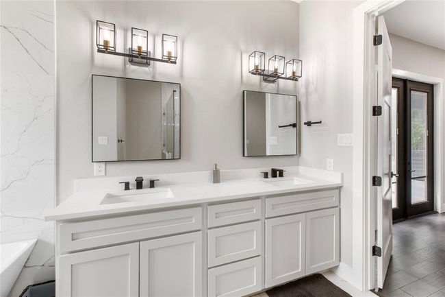 Primary bath | Image 29