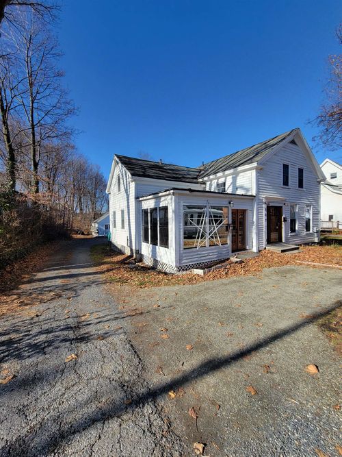 207 Silver St, Bennington, VT, 05201-2461 | Card Image