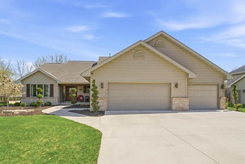 118 Shalimar Court, COMBINED LOCKS, WI, 54113 | Card Image