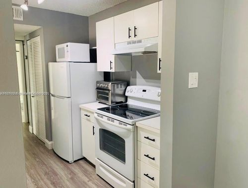 apt-203-10450 Sw 157th Ct, Miami, FL, 33196-3649 | Card Image