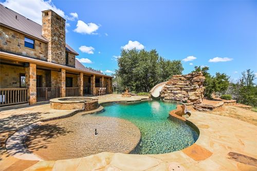 104 Hills Ln, Horseshoe Bay, TX, 78657-5977 | Card Image