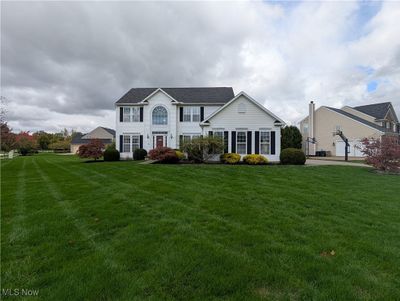 View of front facade featuring a front lawn | Image 2