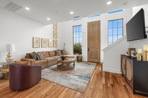 4611 S 47th St, Rogers, AR, 72758-8735 | Card Image