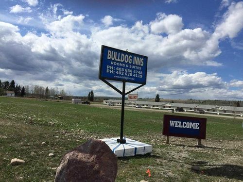 830 Main Ave W, Sundre, AB, T0M1X0 | Card Image