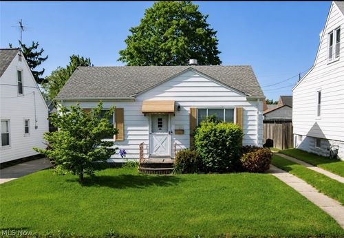 13216 Crossburn Ave, Cleveland, OH, 44135-5022 | Card Image