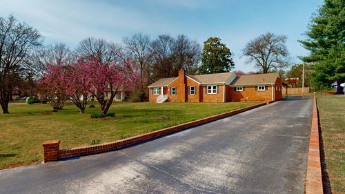 104 Park Cir, Columbia, TN, 38401-2160 | Card Image