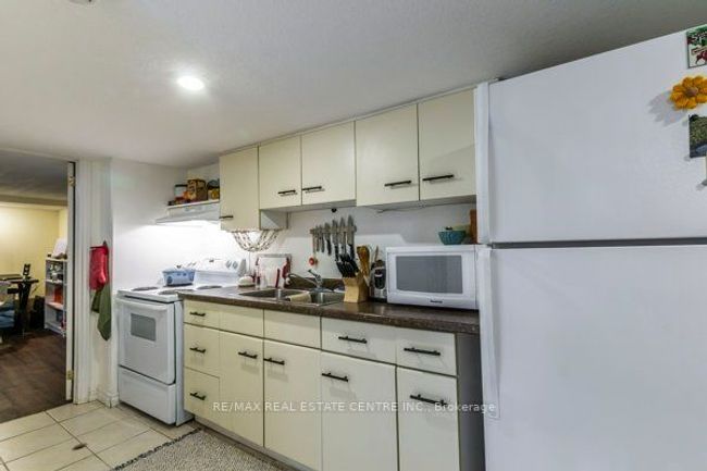 123 Krug St, Home with 5 bedrooms, 3 bathrooms and 3 parking in Kitchener ON | Image 22
