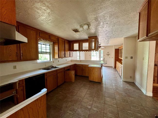 7947 Moore Rd, House other with 5 bedrooms, 4 bathrooms and 2 parking in Pearland TX | Image 12