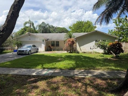 2015 Pinehurst Dr, West Palm Beach, FL, 33407-3545 | Card Image