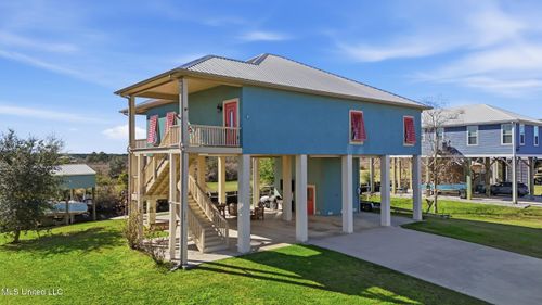 123 Helen Dr, Bay Saint Louis, MS, 39520-9057 | Card Image