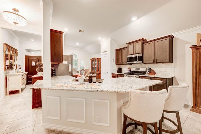 Breakfast bar with custom woodwork | Image 13