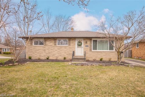 6924 Day Dr, Parma, OH, 44129-5441 | Card Image