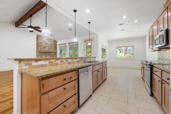 22127 Oban Dr, House other with 3 bedrooms, 3 bathrooms and null parking in Spicewood TX | Image 15