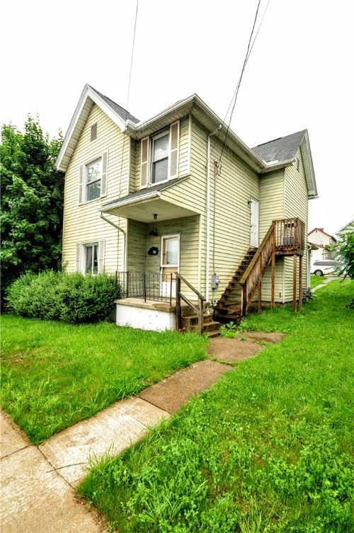 27 S 3rd St, Youngwood, PA, 15697-1623 | Card Image