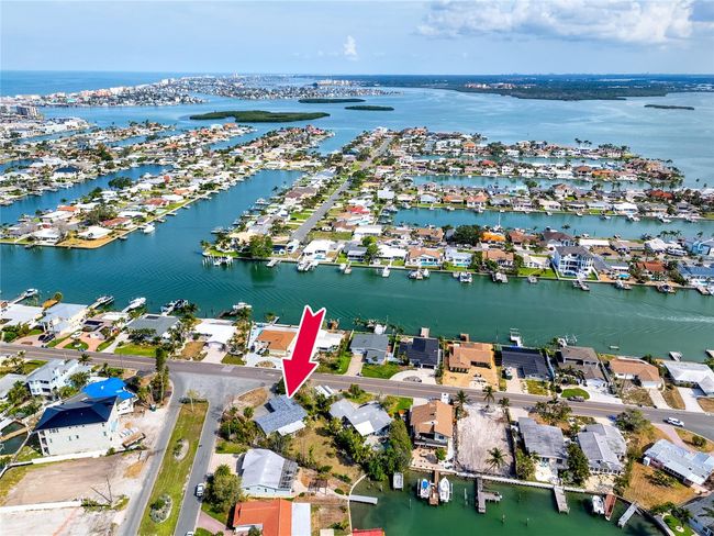 11465 7 Th St E, House other with 2 bedrooms, 2 bathrooms and null parking in Treasure Island FL | Image 51