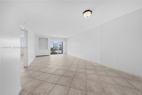 1427-400 Kings Point Dr, Sunny Isles Beach, FL, 33160-5307 | Card Image