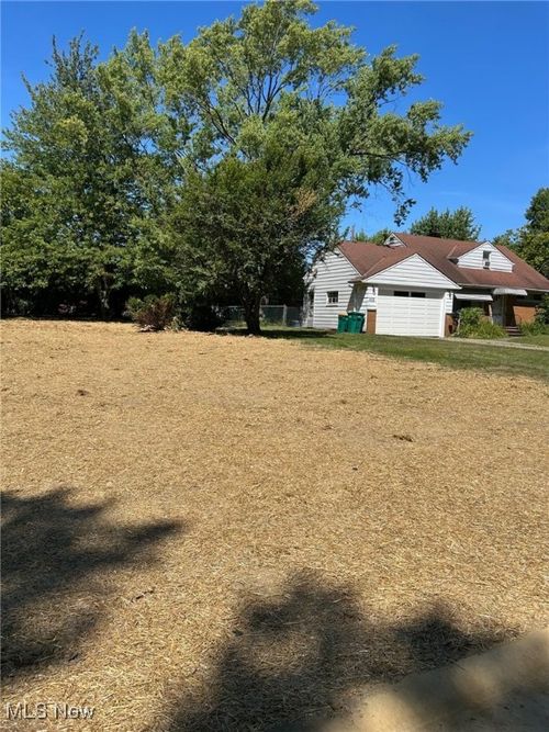 1940 Skyline Dr, Richmond Heights, OH, 44143-1227 | Card Image