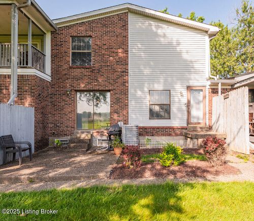 3003 Treeview Ct, Louisville, KY, 40214-3901 | Card Image