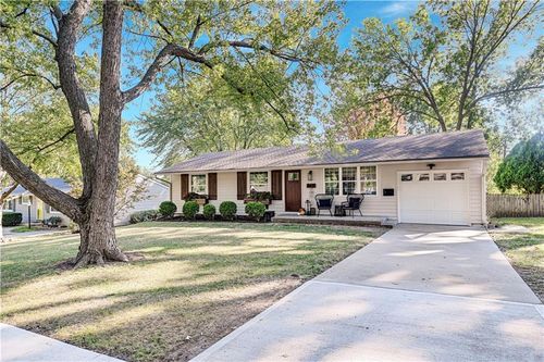 6411 W 77th Ter, Prairie Vlg, KS, 66204-3154 | Card Image