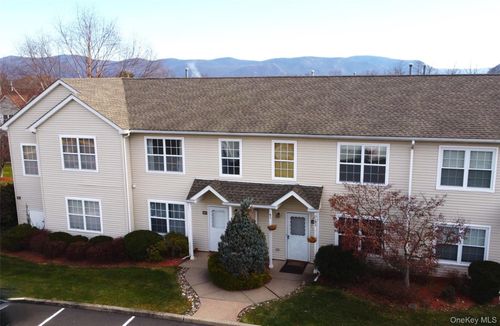 618 Crab Apple Ln, New Windsor, NY, 12553-6945 | Card Image