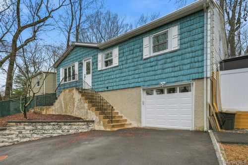 5 Orient Rd, Sound Beach, NY, 11789-2723 | Card Image