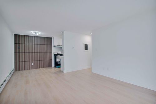 205-1331 Fir St, White Rock, BC, V4B4B3 | Card Image