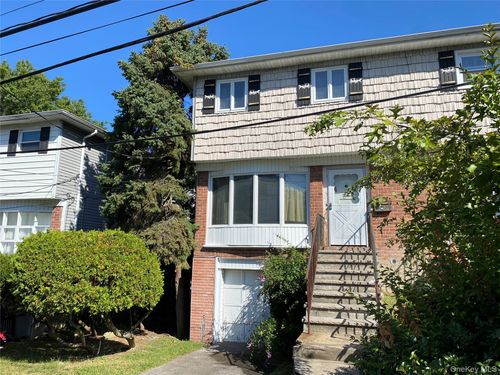 4 Gerri Ln, Yonkers, NY, 10703-1609 | Card Image