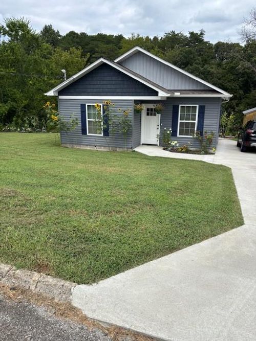 1390 Avery Cir, Lenoir City, TN, 37772-6124 | Card Image