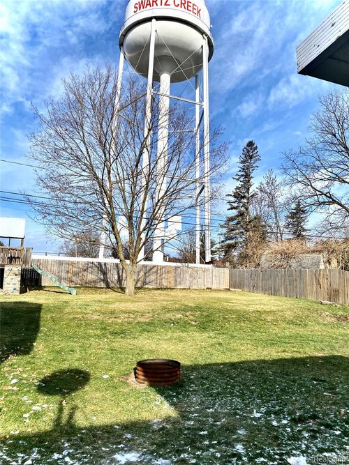 8474 Chesterfield Dr, Swartz Creek, MI, 48473-1235 | Card Image