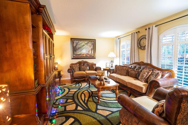 165 Cypress Trce, House other with 4 bedrooms, 3 bathrooms and null parking in Royal Palm Beach FL | Image 7