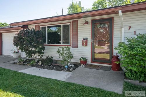 712 Falls Dr, Idaho Falls, ID, 83401-3270 | Card Image