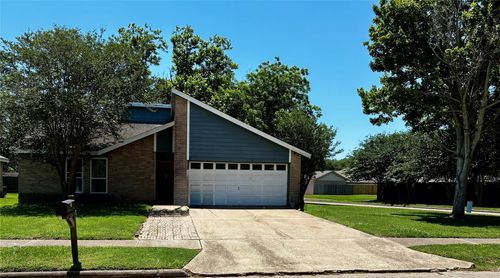 2 Sarita Rd, Angleton, TX, 77515-2713 | Card Image