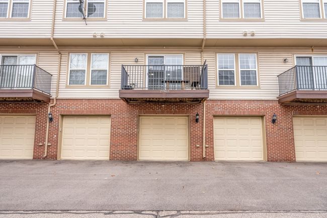 27863 Hopkins Dr, Condo with 2 bedrooms, 2 bathrooms and null parking in Novi MI | Image 17