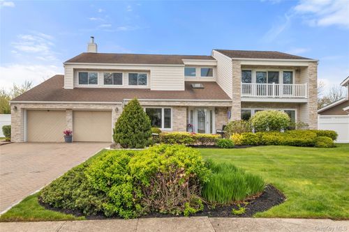 152 Pace Dr, West Islip, NY, 11795-5128 | Card Image