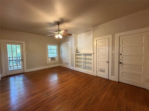 919 N Austin St, Denton, TX, 76201-3111 | Card Image