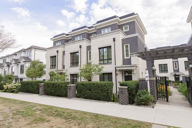 234 W 62 Nd Avenue, Townhouse with 3 bedrooms, 2 bathrooms and 1 parking in Vancouver BC | Image 2