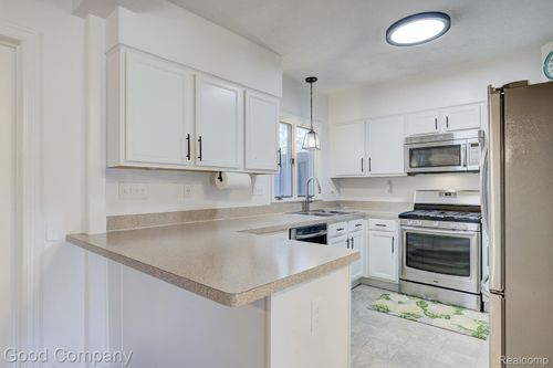 934 Lockwood Rd, Royal Oak, MI, 48067-1612 | Card Image