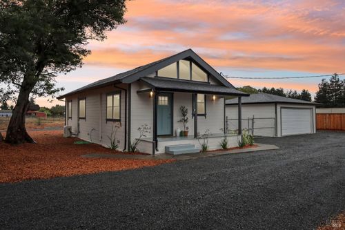 2575 Fremont Dr, Sonoma, CA, 95476-9725 | Card Image