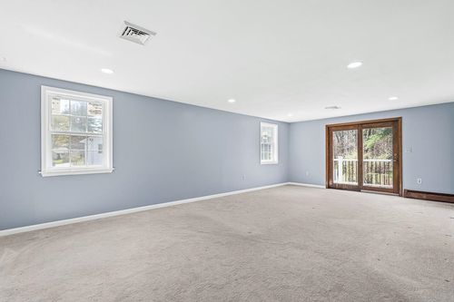 6 Happy Ln, Londonderry, NH, 03053-4041 | Card Image