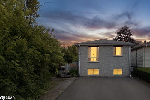 572 Spruce St, Collingwood, ON, L9Y4R2 | Card Image