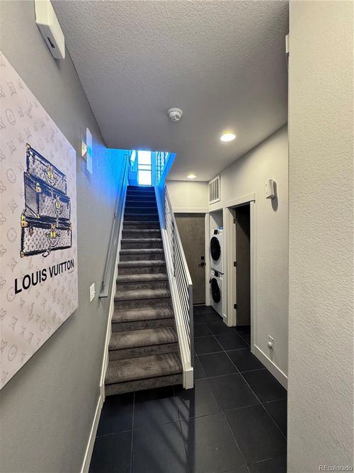 931 33rd St, Denver, CO, 80205-4995 | Card Image