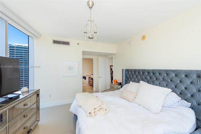 APT-4213 - 475 Brickell Ave, Condo with 2 bedrooms, 2 bathrooms and null parking in Miami FL | Image 11