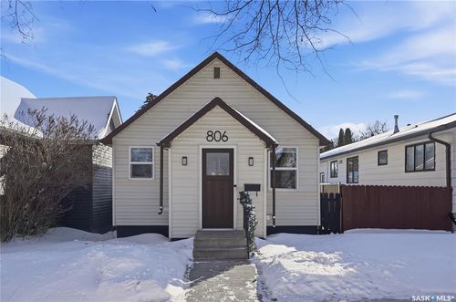 806 7th St E, Saskatoon, SK, S7H0Y4 | Card Image